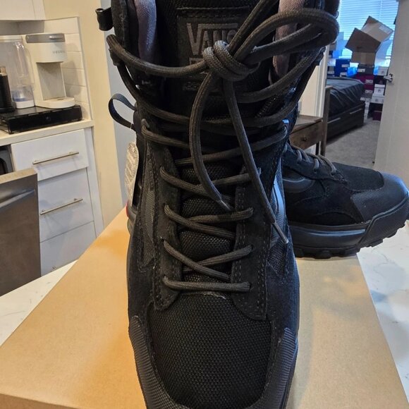 Vans MTE Crestline Waterproof Black Hiking Boots Shoes Men's Size 12 NEW - Picture 2 of 9